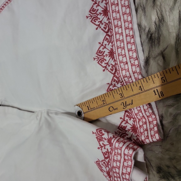 WOMENS ARTISAN NY SHORTS WHITE WITH RED EMBROIDERED DETAILS SIZE 4 - Picture 2 of 6
